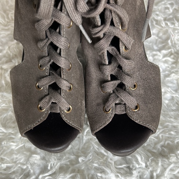 Lucky Brand Nellie Suede Leather Lace up Wedge Heel Booties/Boots 6 Taupe Gray - Picture 4 of 9